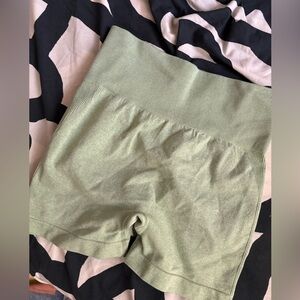 High-Waist Workout Shorts - Light Green